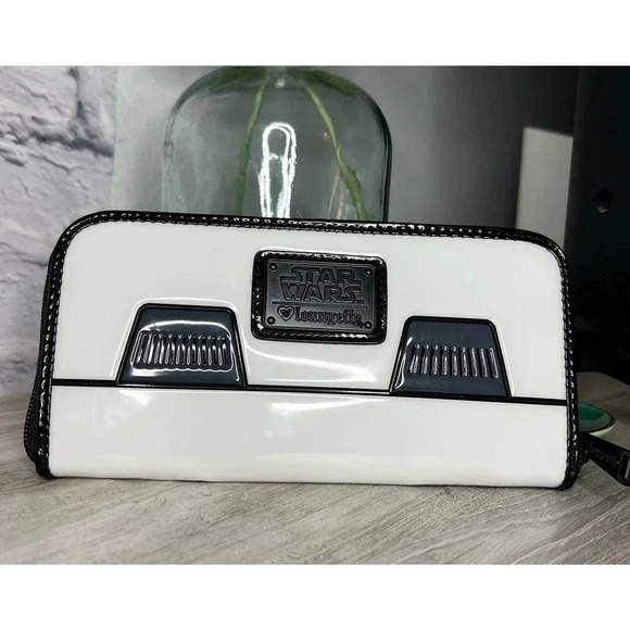 Loungefly x Star Wars Stormtrooper Patent Face Wallet. - Picture 2 of 4